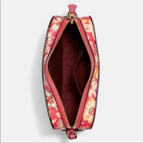 Coach Mini Camera Bag Crossbody Bag
Vintage Daisy Pink - Picture 9 of 12